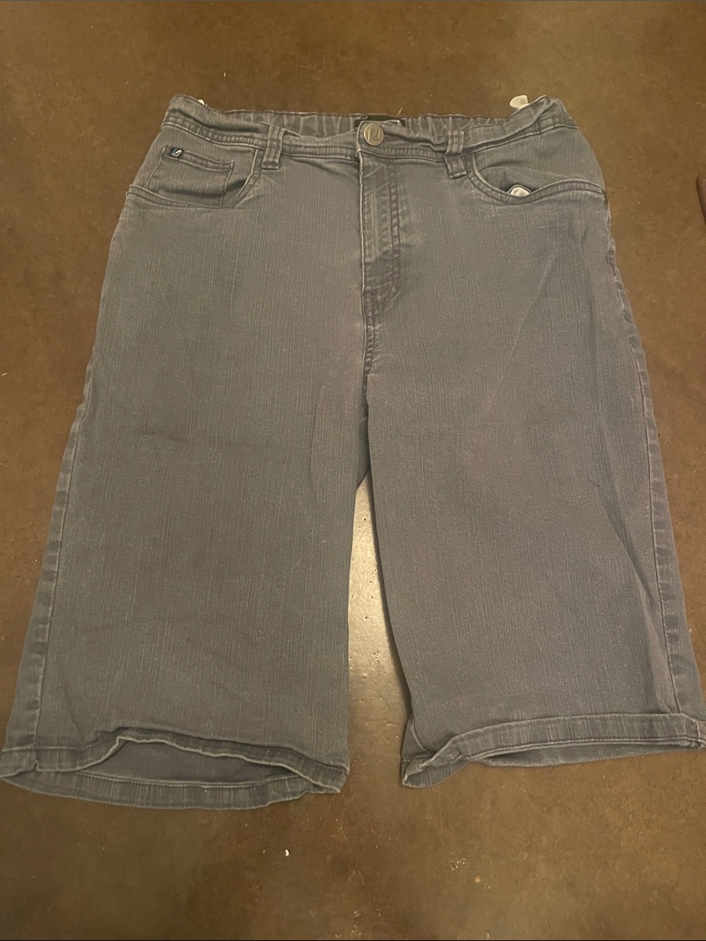 Classic High-Waist Knee-Length Denim Shorts in Faded Blue